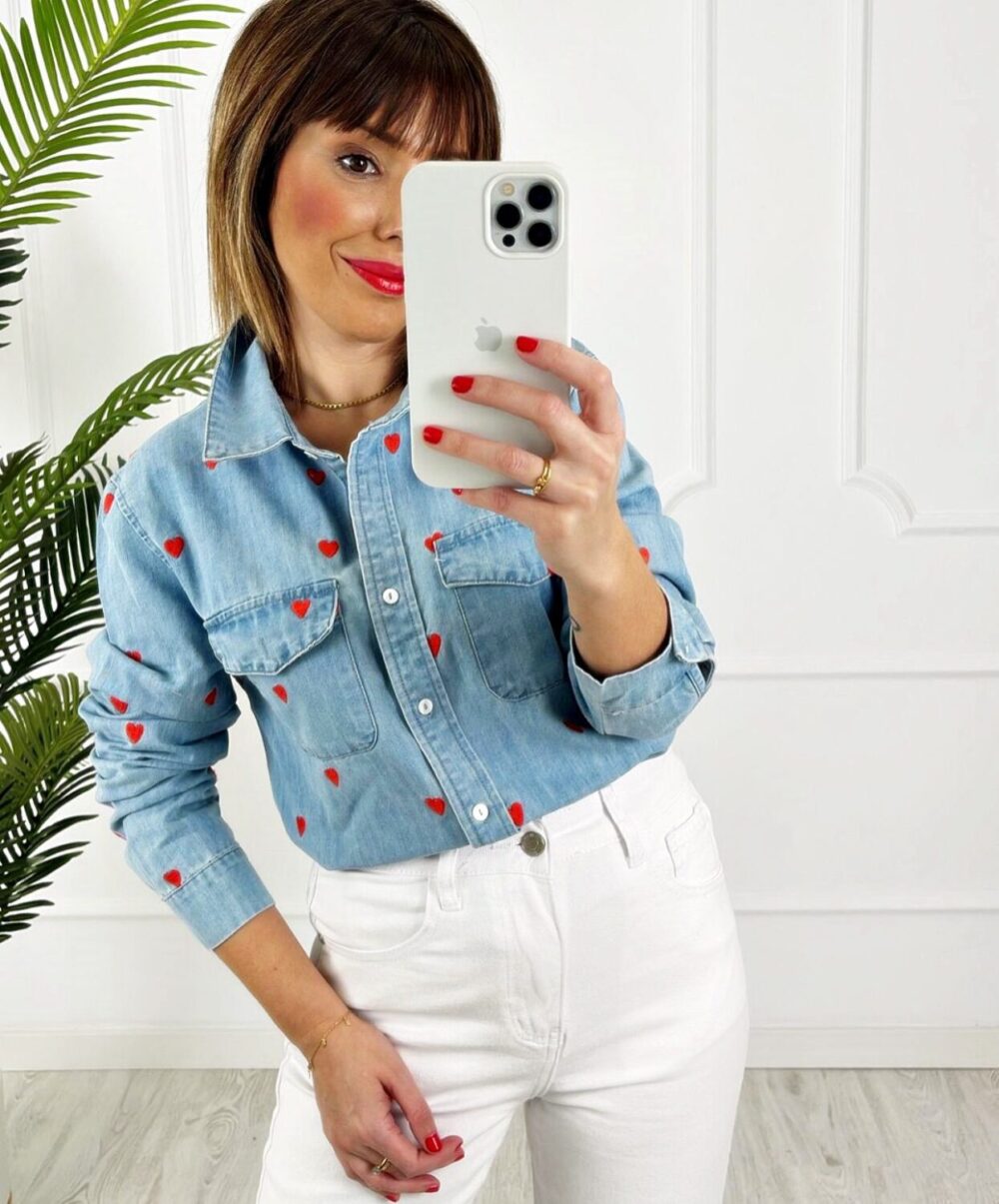 Camisa denim corazones bordados - Imagen 2