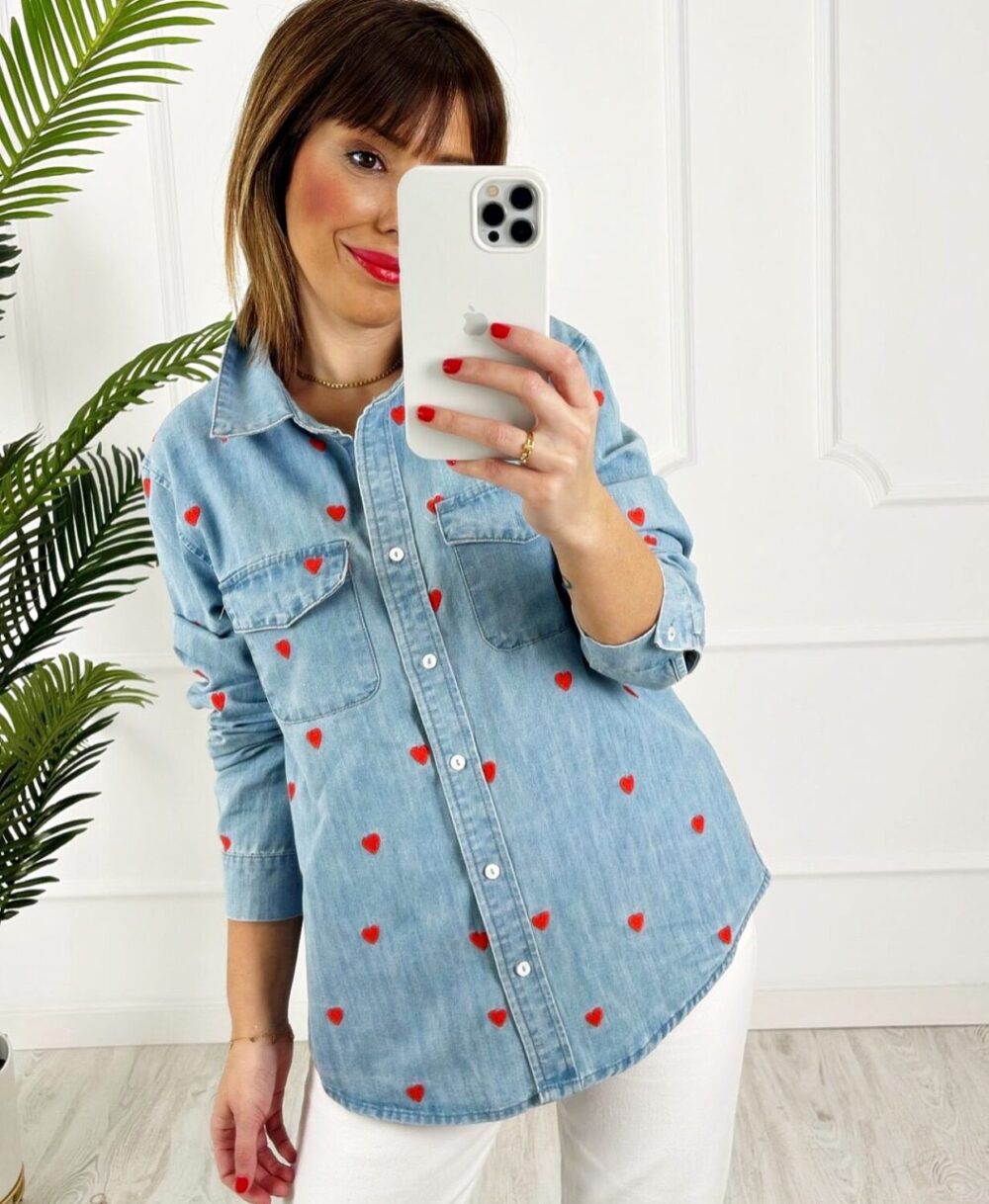 Camisa denim corazones bordados - Imagen 3