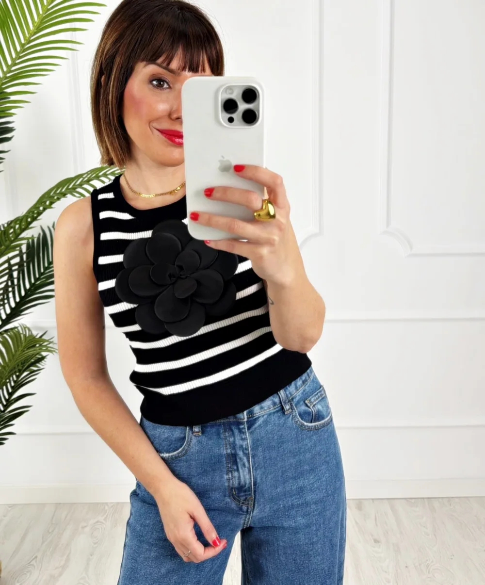 Top rayas flor negro