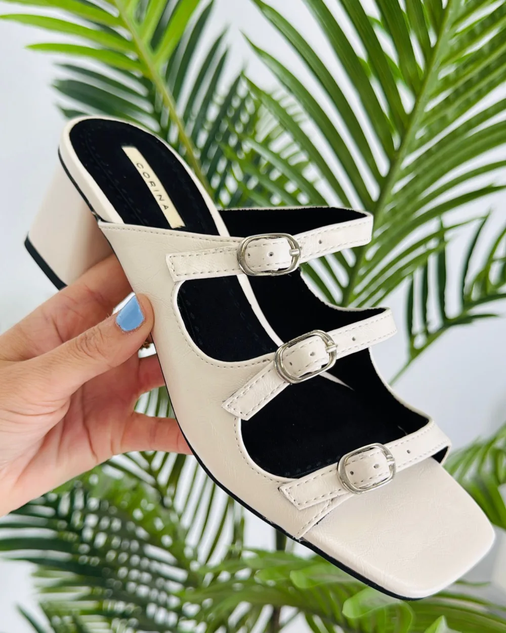Sandalia hebillas beige