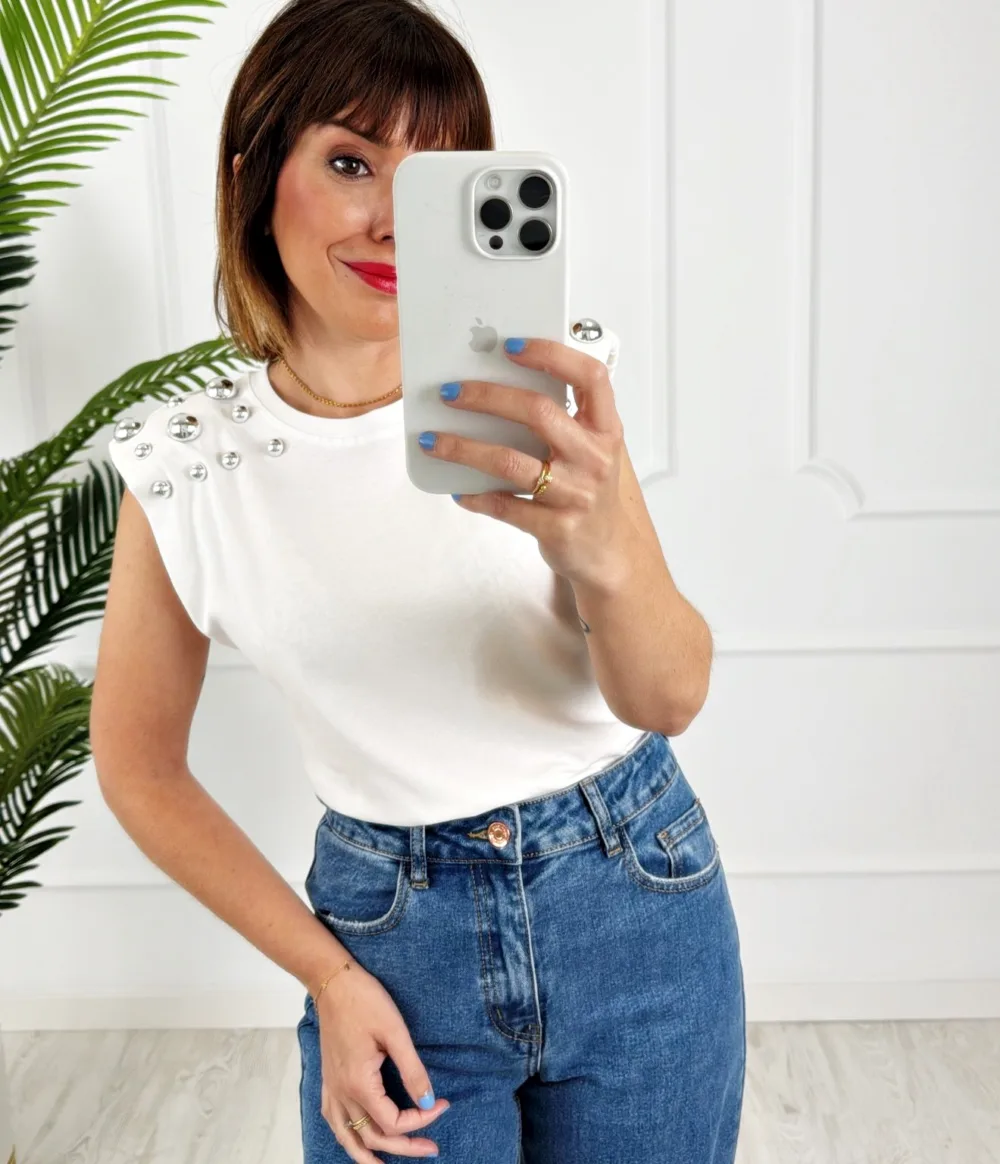 Camiseta hombreras bolas blanca