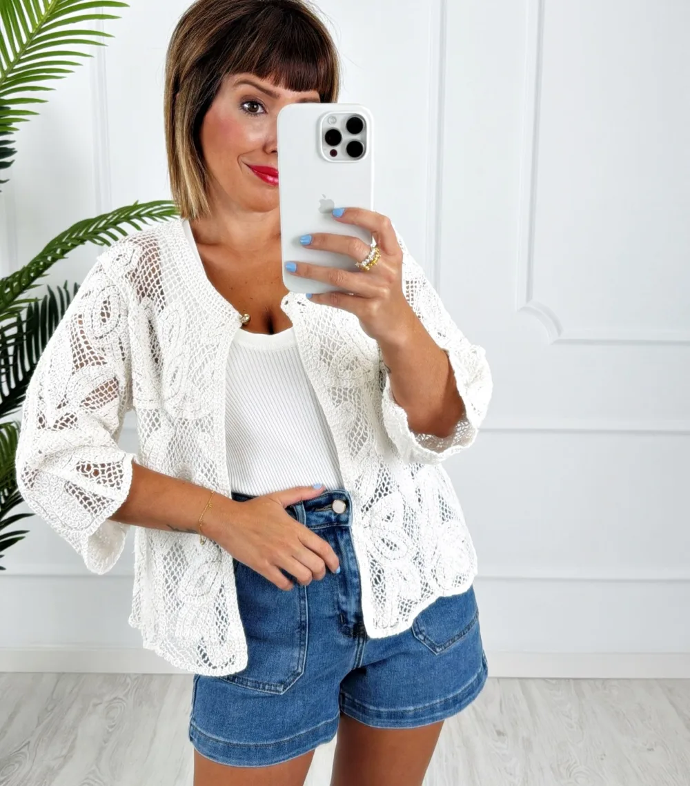 Chaqueta botón crochet blanca