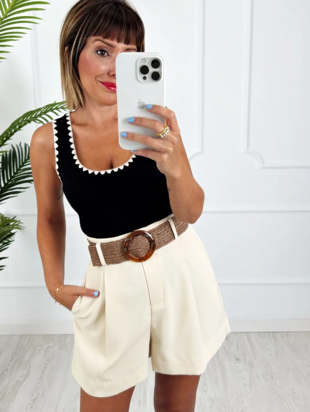 Short cinturón beige