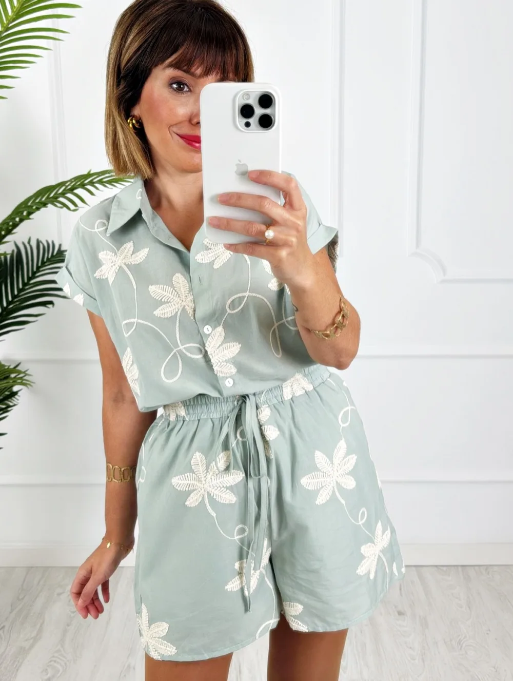 Conjunto flores bordadas verde agua