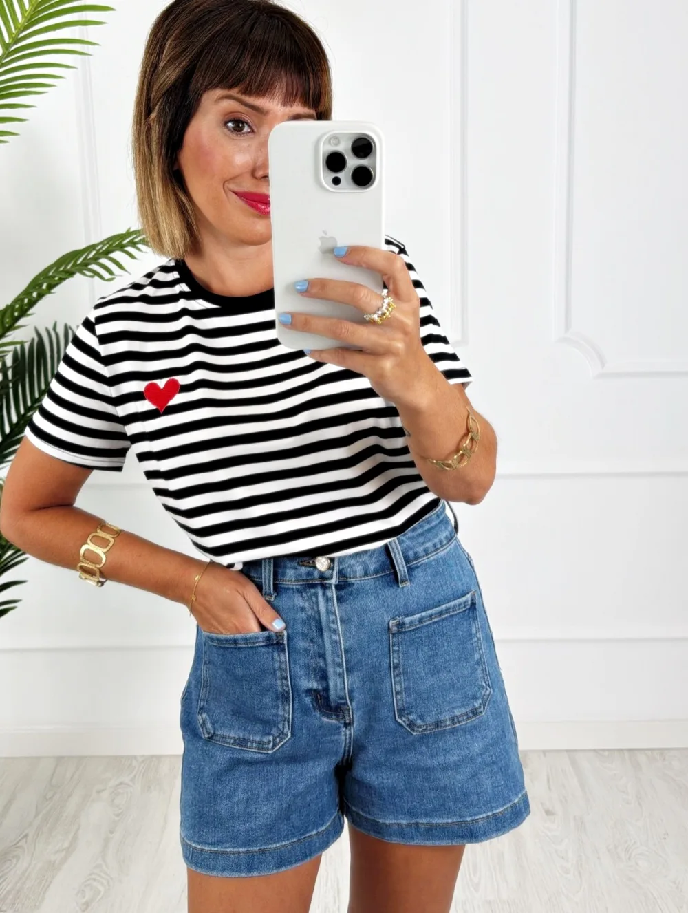 Camiseta rayas corazón bordado negra