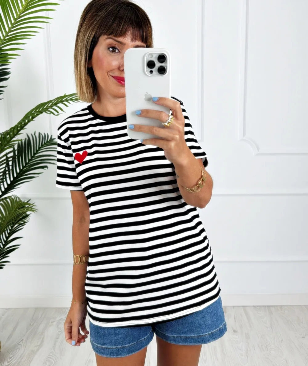 Camiseta rayas corazón bordado negra - Imagen 2