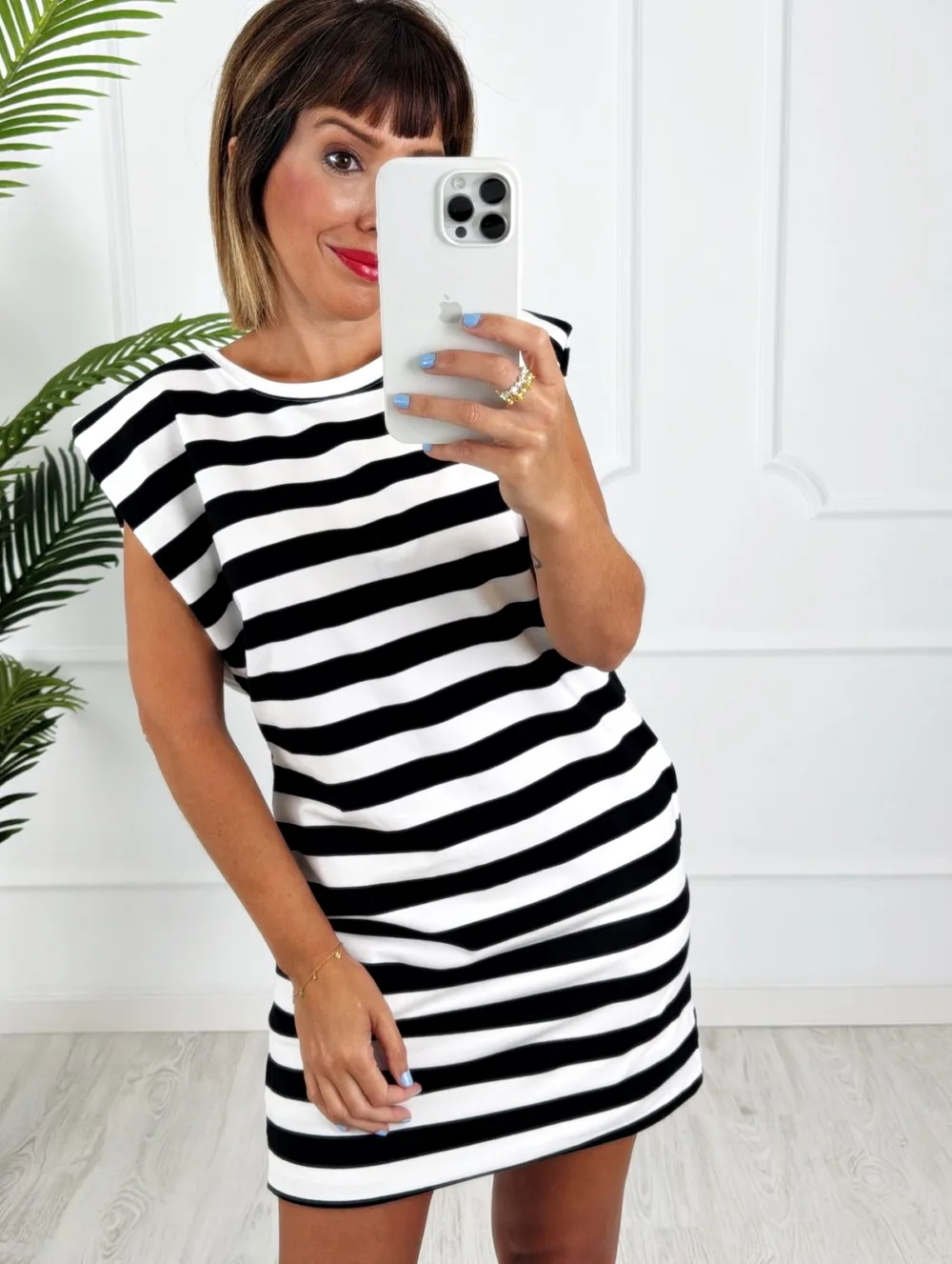 Vestido hombreras franjas negro