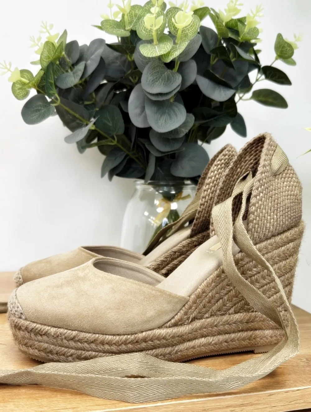 Cuña alta lazo taupe