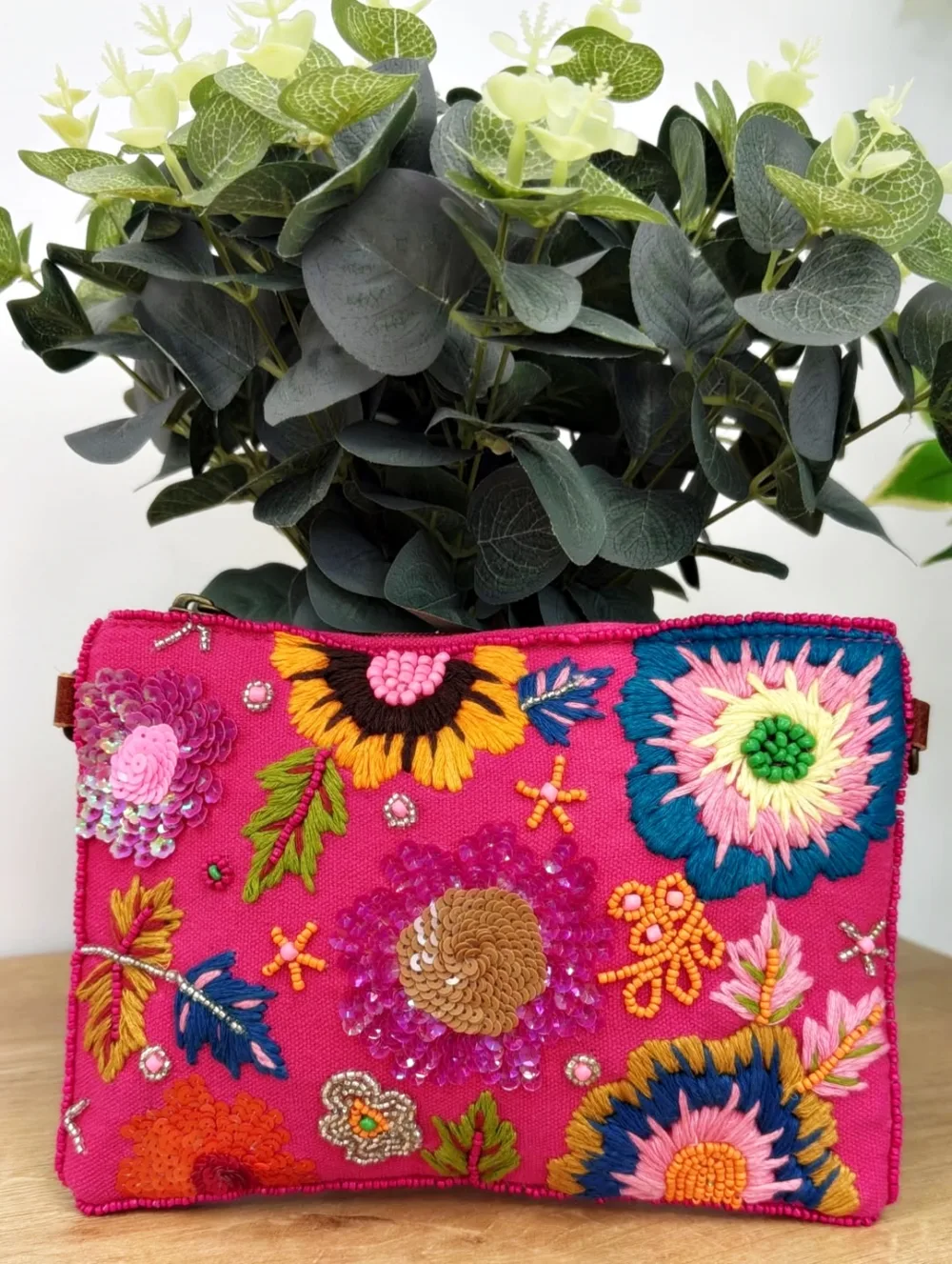 Bolso flores bordados lentejuelas fucsia