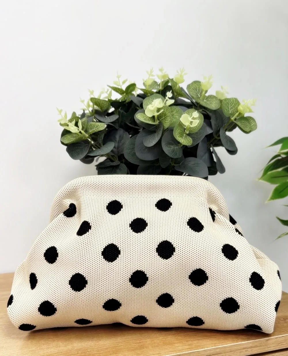 Bolso beige lunares negros