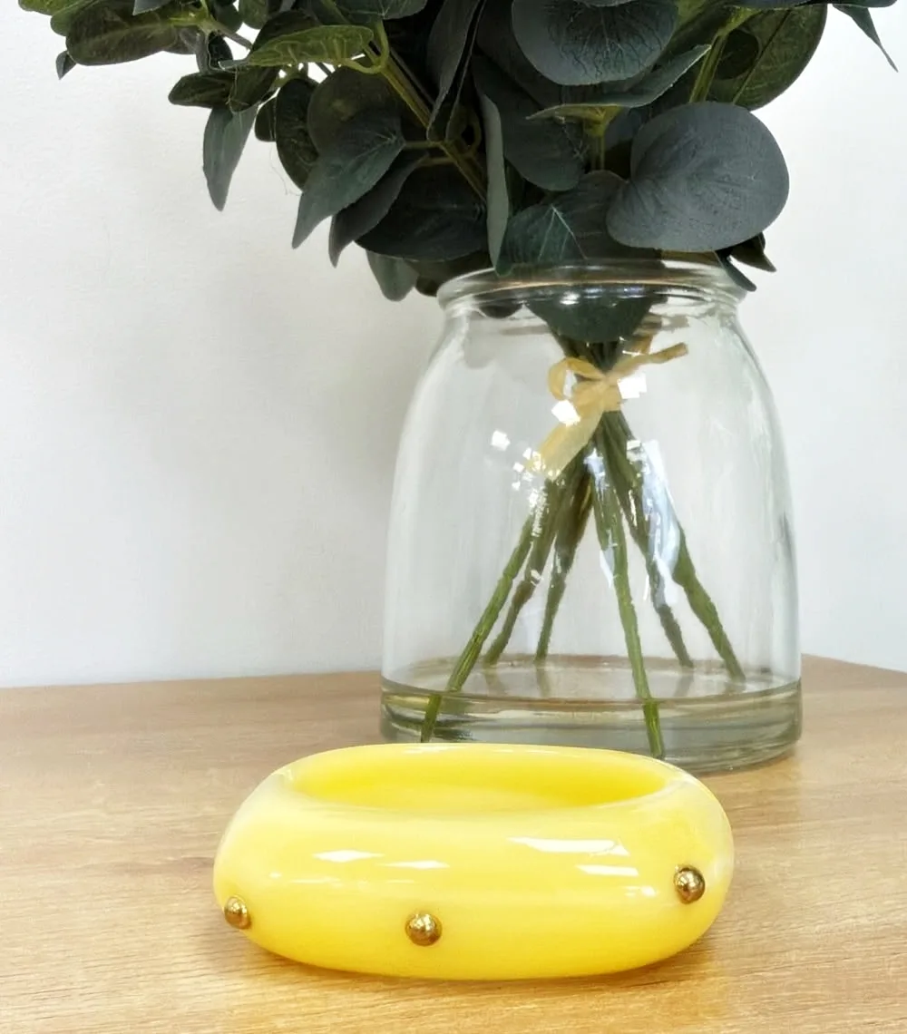 Brazalete tachas acero amarillo