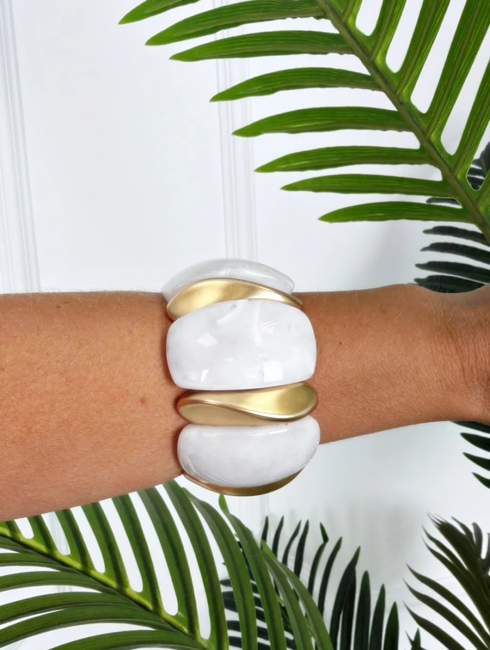 Brazalete blanco dorado