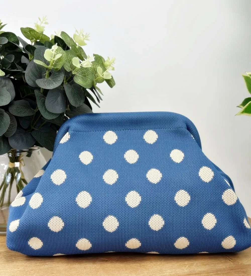 Bolso azul lunares crudo
