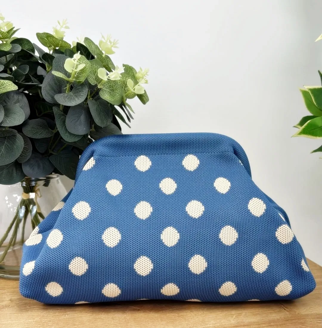 Bolso azul lunares crudo