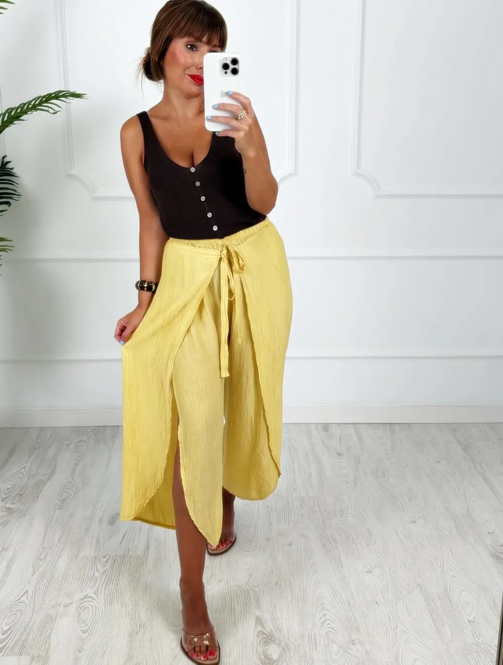 Pantalón aberturas amarillo