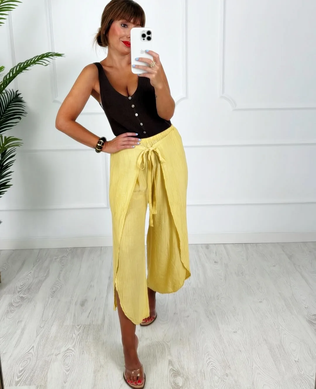 Pantalón aberturas amarillo - Imagen 2