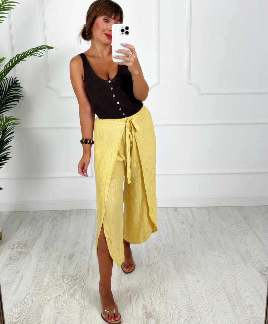 Pantalón aberturas amarillo - Imagen 3