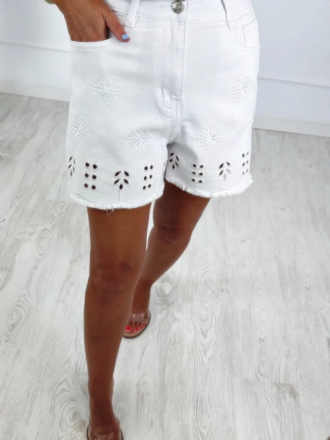 Short bordados perforados blanco - Imagen 5