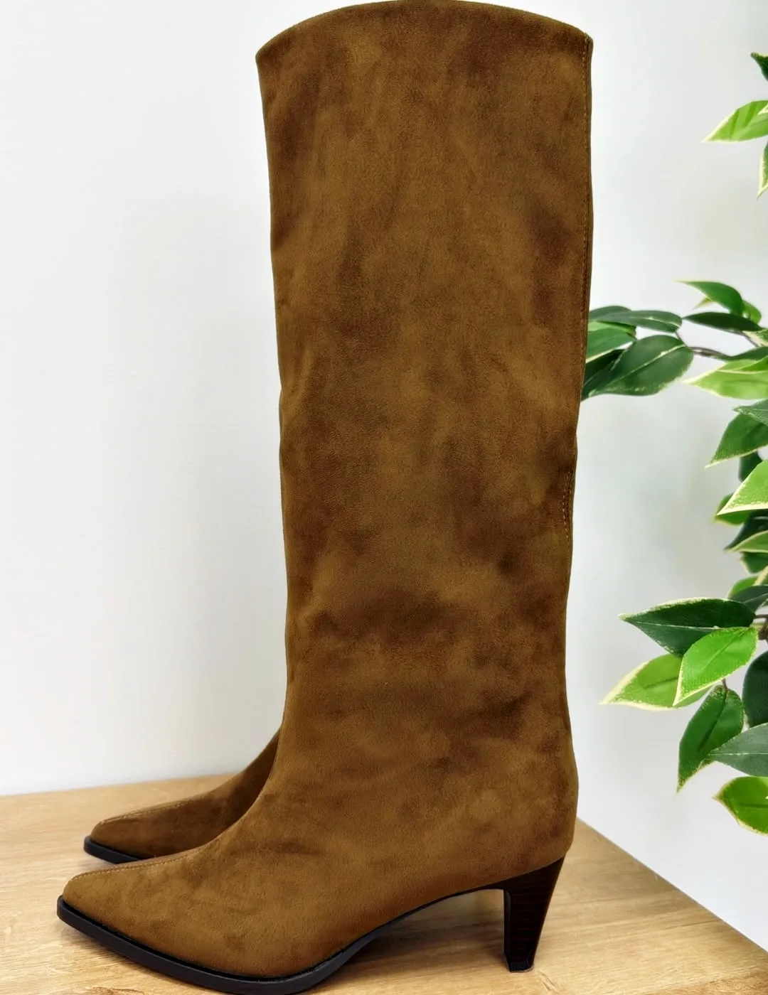 Bota alta tacón camel