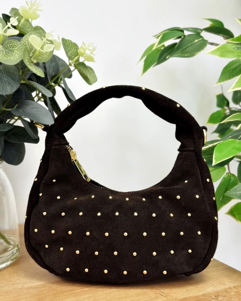 Mini bolso piel tachas chocolate