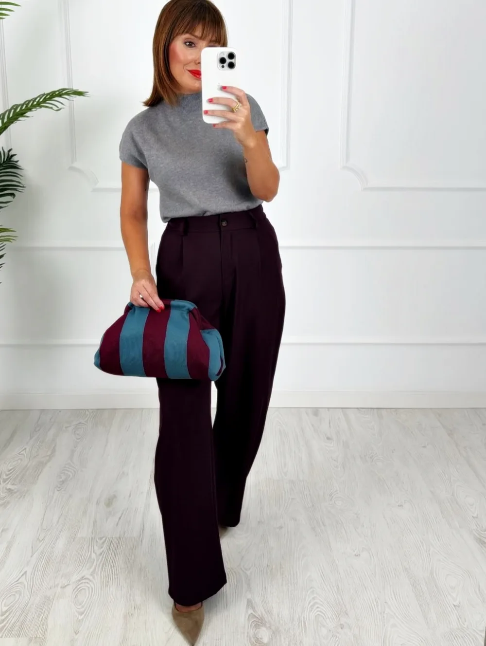 Pantalón pinza berenjena