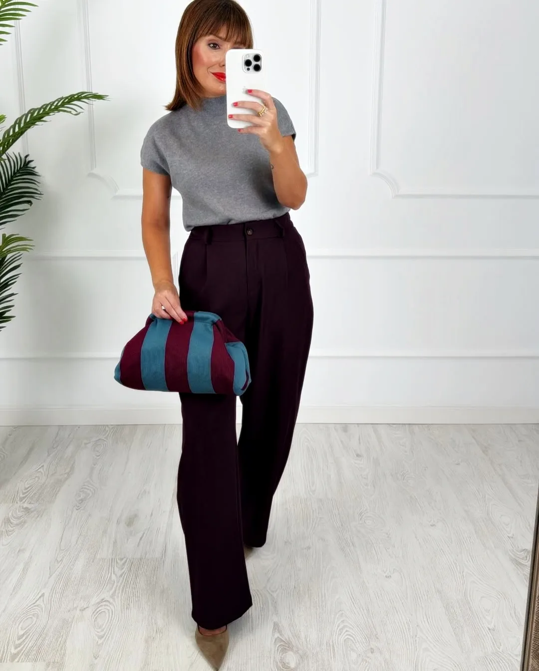 Pantalón pinza berenjena