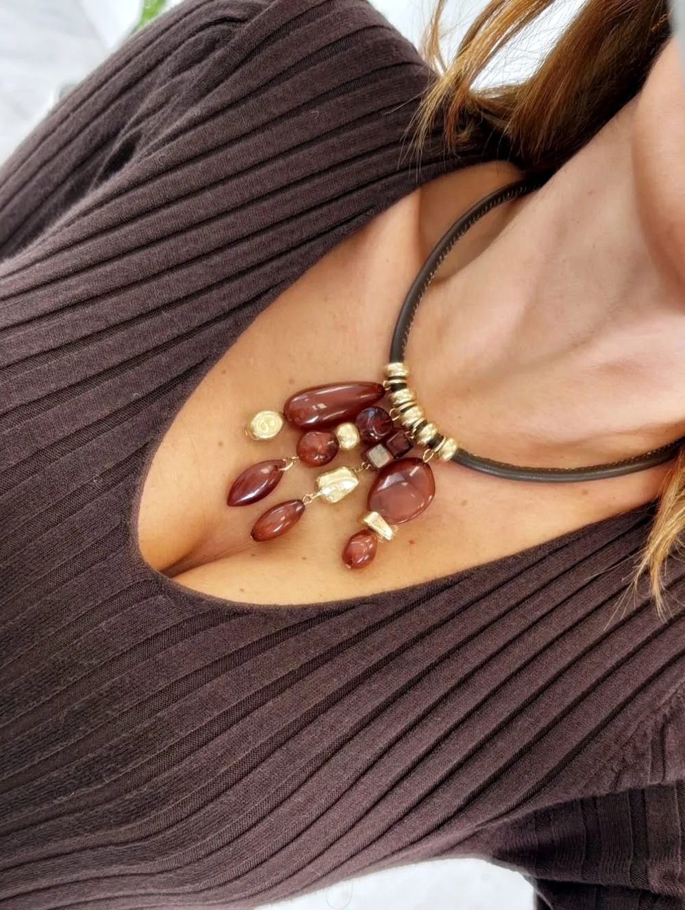 Collar cuero abalorios chocolate